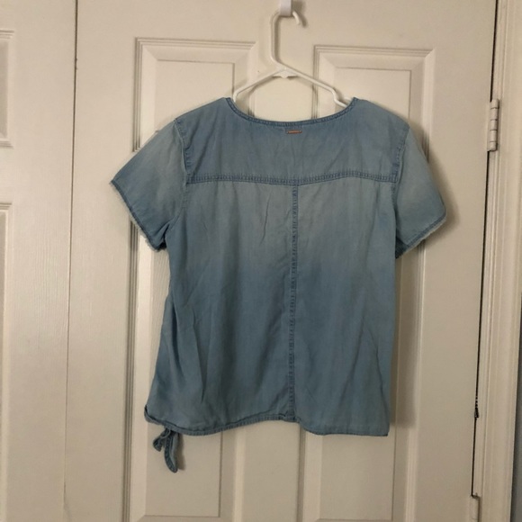 *SOLD* 
Calvin Klein Chambray Top - Picture 2 of 3